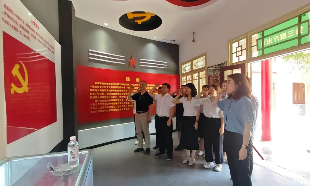 人力資源中心黨支部、法律事務與風險合規(guī)中心開展聯(lián)合主題黨日活動