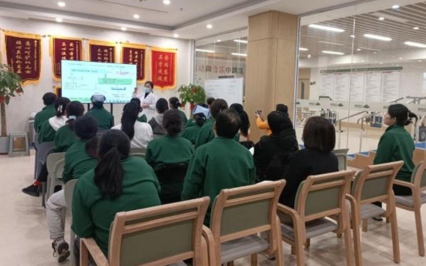 “救”在身邊！共筑服務(wù)安全——頤信養(yǎng)老舉辦急救技能培訓(xùn)