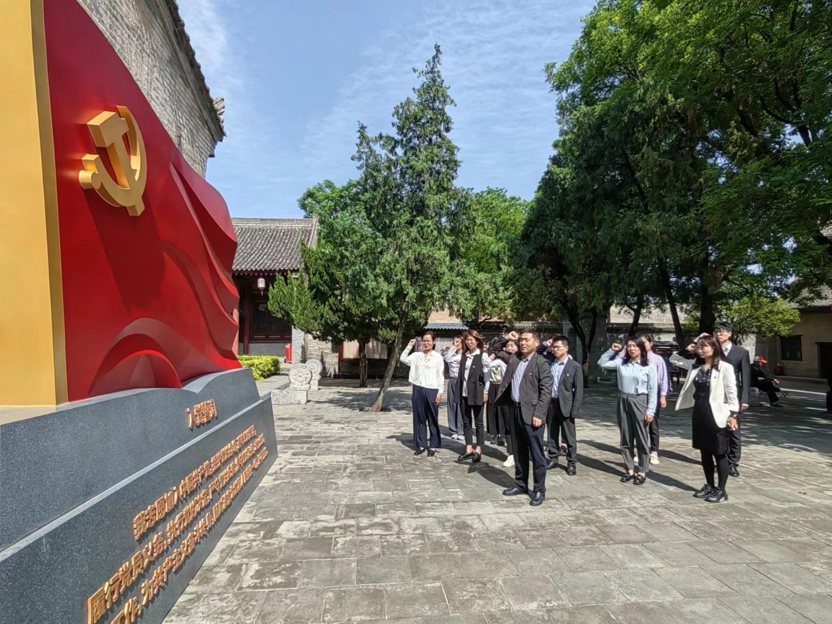 “重溫紅色歲月，弘揚革命精神” ——人力資源中心支部暨投資管理部黨支部主題聯(lián)合黨日活動